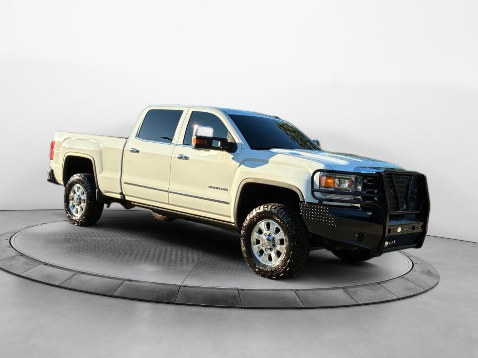 White 2015 GMC Sierra 2500HD Pickup Truck Four-Wheel Drive Automatic
