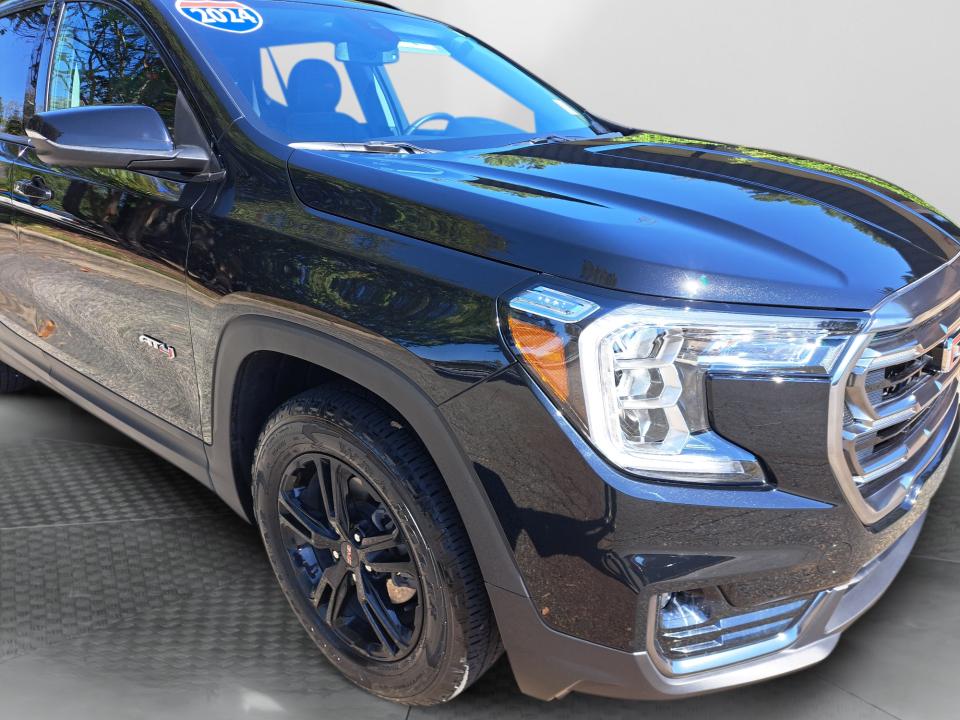 Used 2024 GMC Terrain SUV