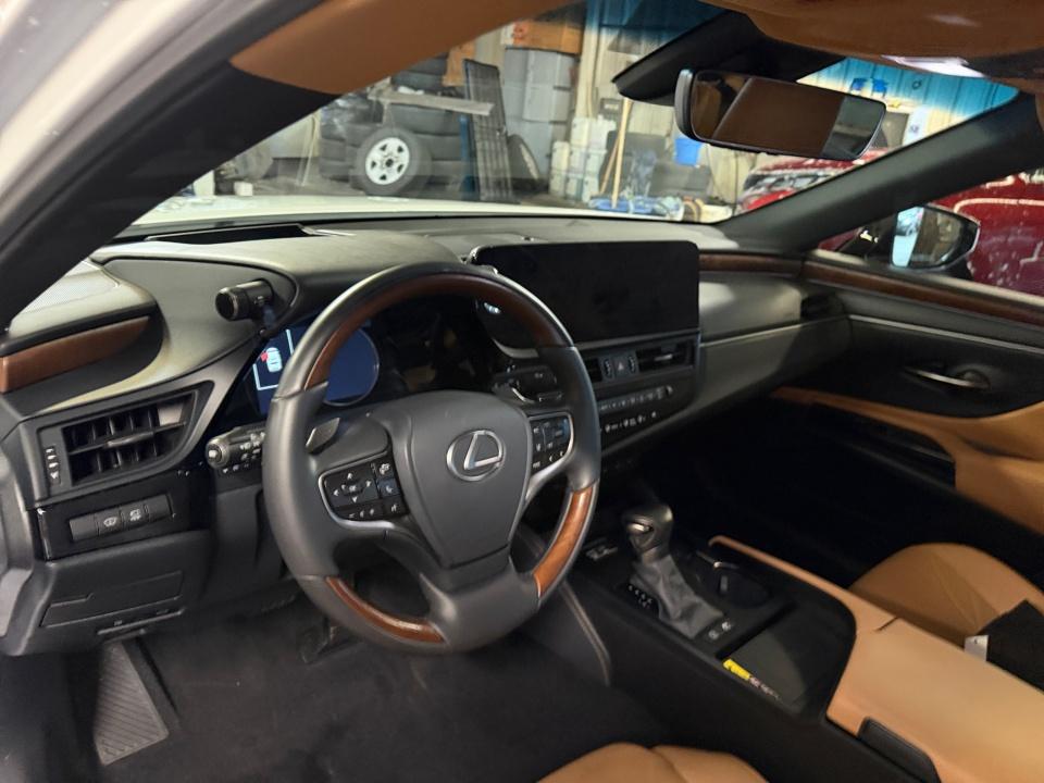 Used 2025 Lexus ES 300h Sedan