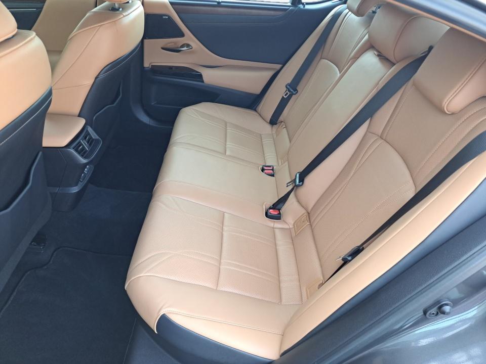 Used 2023 Lexus ES 300h Sedan