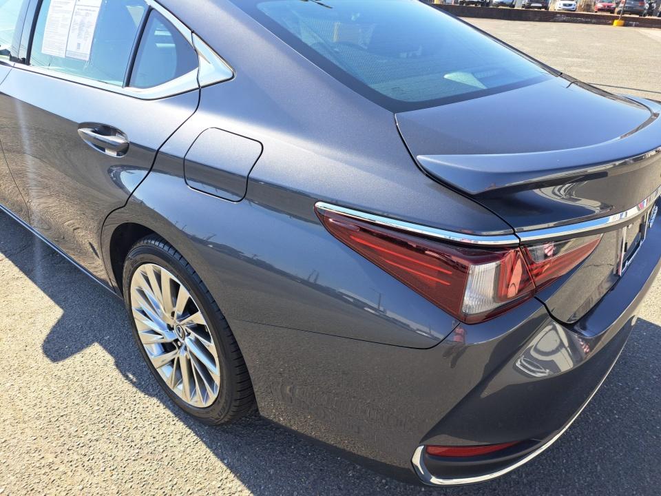Used 2023 Lexus ES 300h Sedan