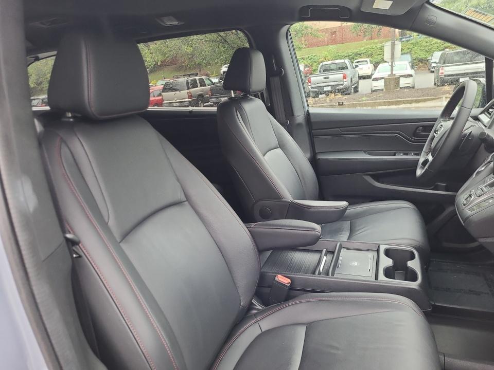 Used 2025 Honda Odyssey Van
