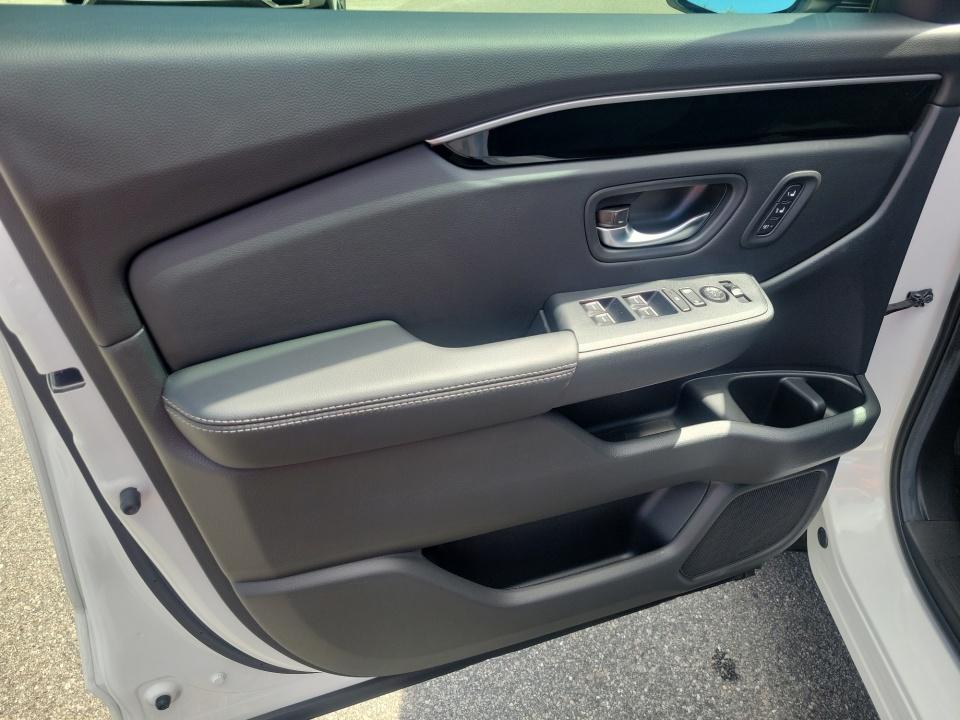 Used 2025 Honda Pilot SUV
