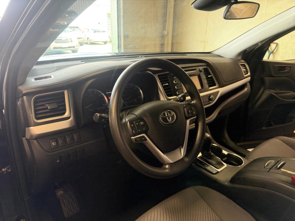 Used 2017 Toyota Highlander SUV