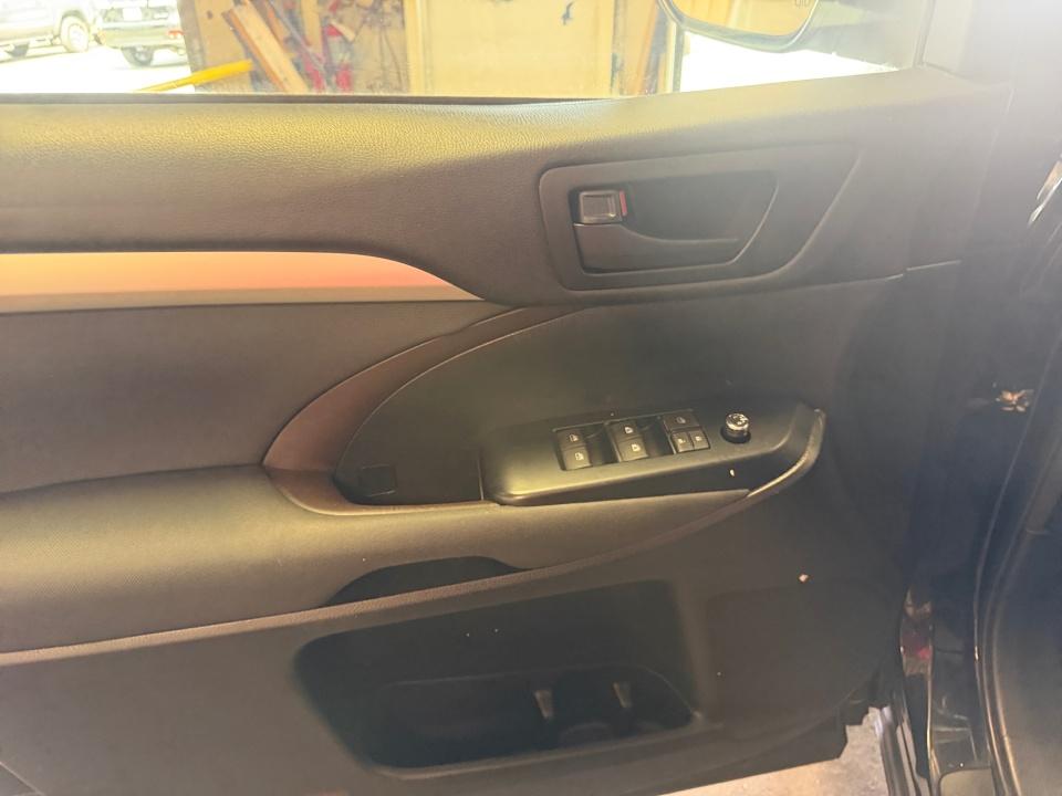 Used 2017 Toyota Highlander SUV