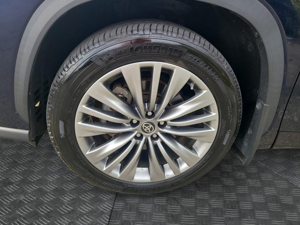 Used 2021 Toyota Highlander SUV