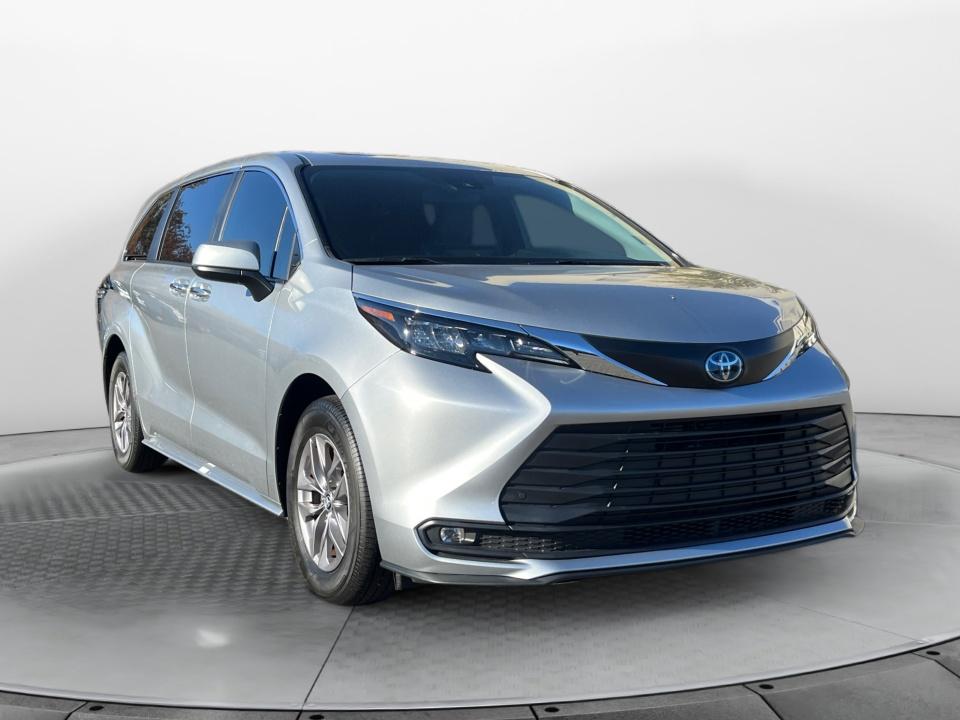 2025 Toyota Sienna XLE 7-Passenger FWD
