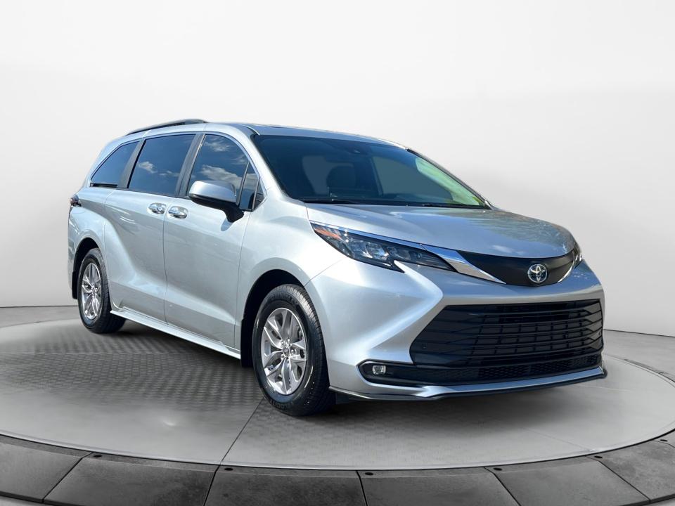2025 Toyota Sienna XLE 7-Passenger FWD