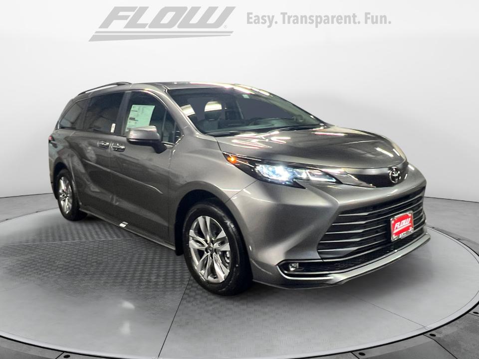 2026 Toyota Sienna XLE's photo