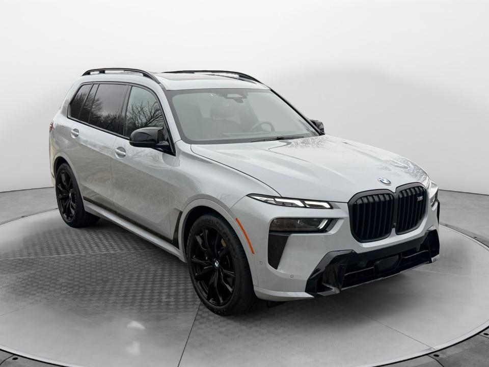 2023 BMW X7 M60i's photo