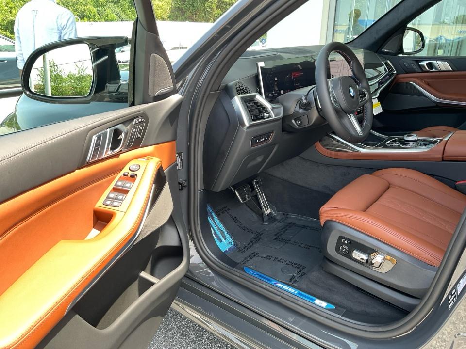 KK VIPページ 2027 BMW X7 | Flow Automotive Companies