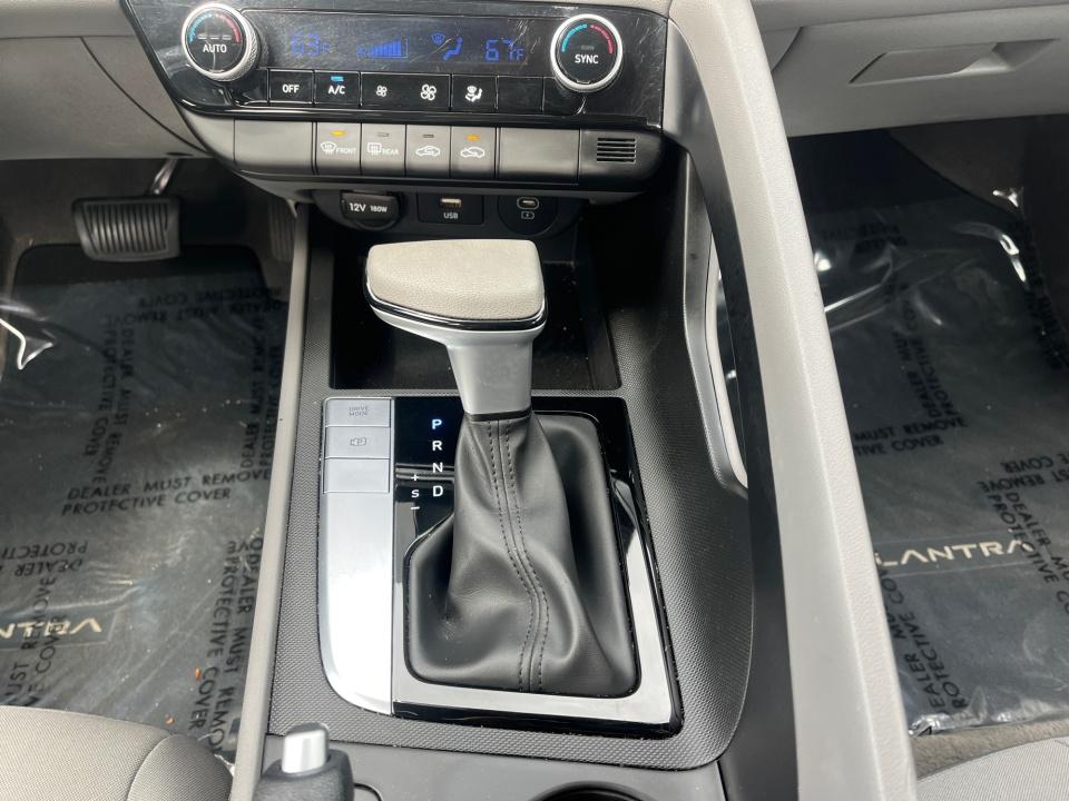 Used 2024 Hyundai Elantra Sedan