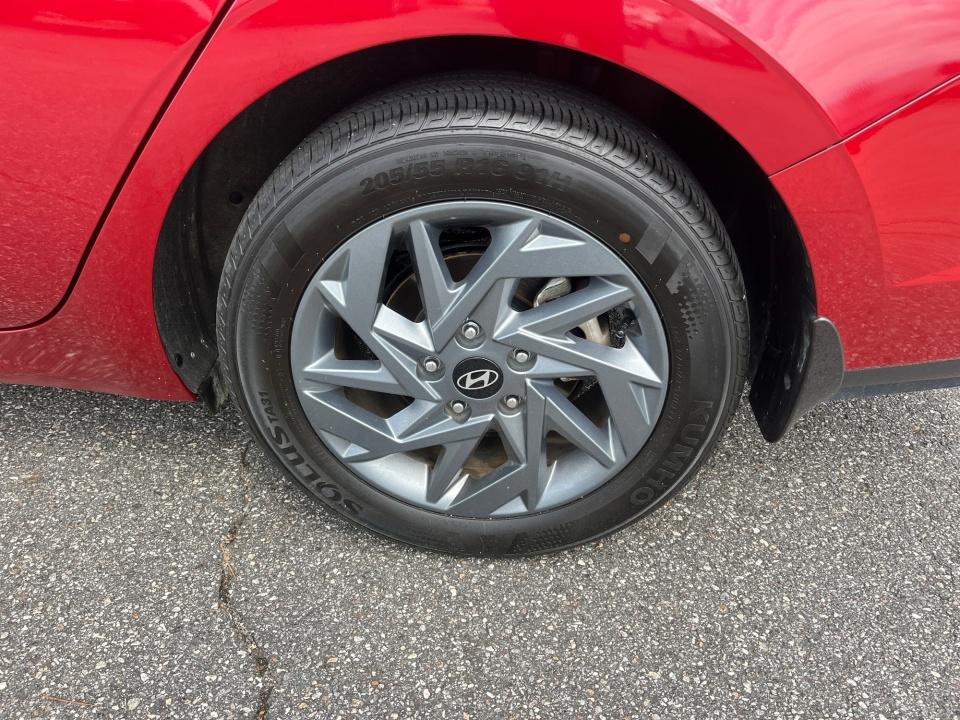 Used 2024 Hyundai Elantra Sedan