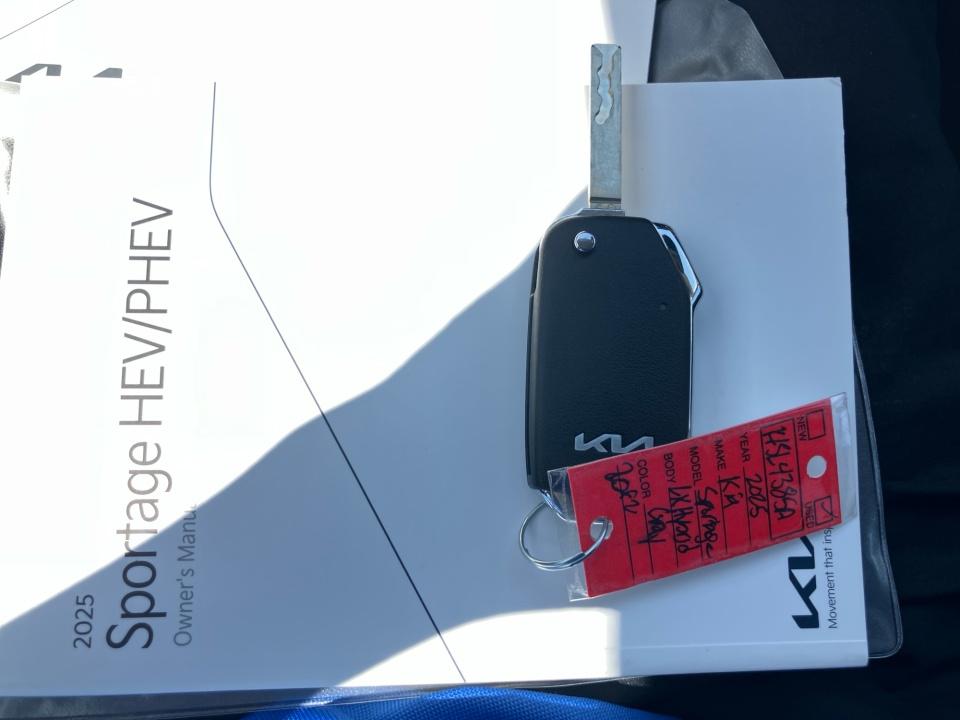 Used 2025 Kia Sportage Hybrid SUV