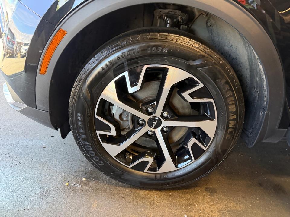 Used 2023 Kia Sportage Hybrid SUV
