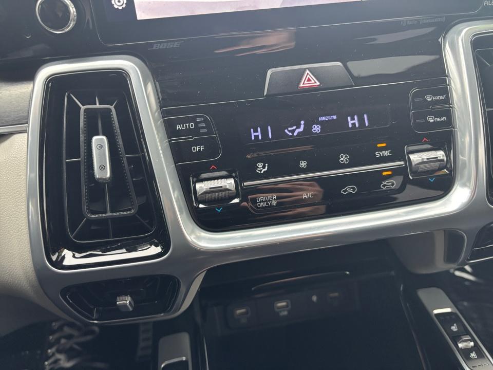 Used 2024 Kia Sorento Hybrid SUV