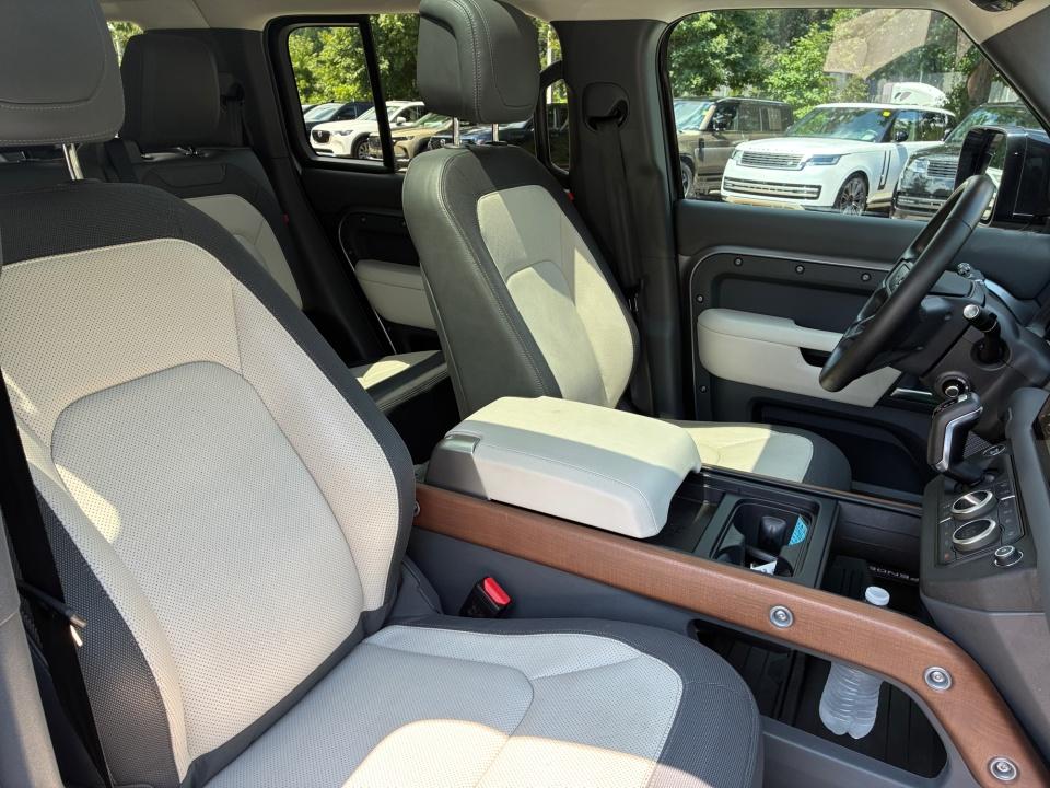 Used 2024 Land rover Defender SUV