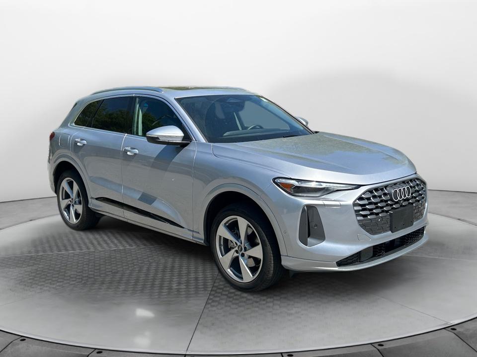 2025 Audi Q5 Premium Plus quattro's photo