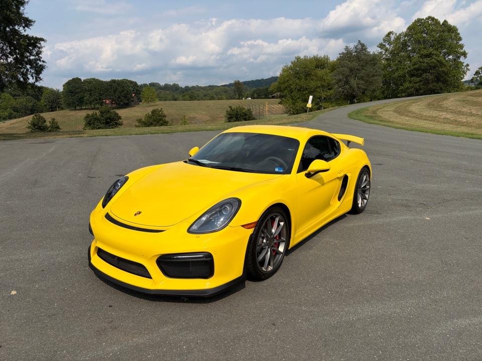  2016 Porsche Cayman GT4   