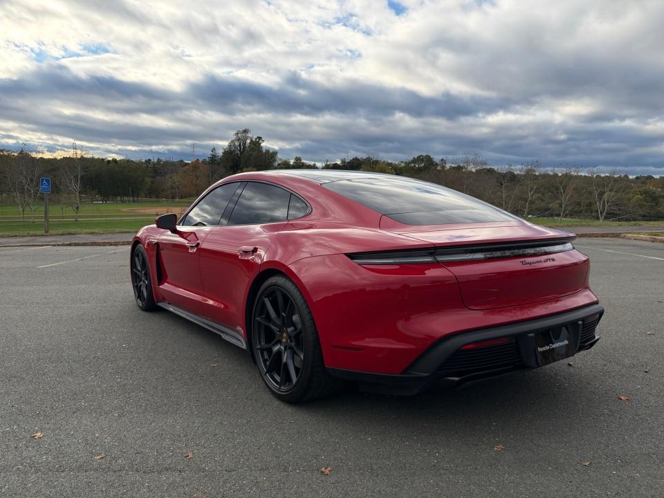 2025 Porsche Taycan GTS - Photo 3