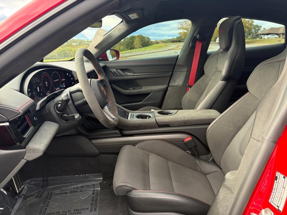 2025 Porsche Taycan GTS - Photo 5