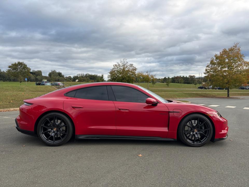 2025 Porsche Taycan GTS - Photo 8