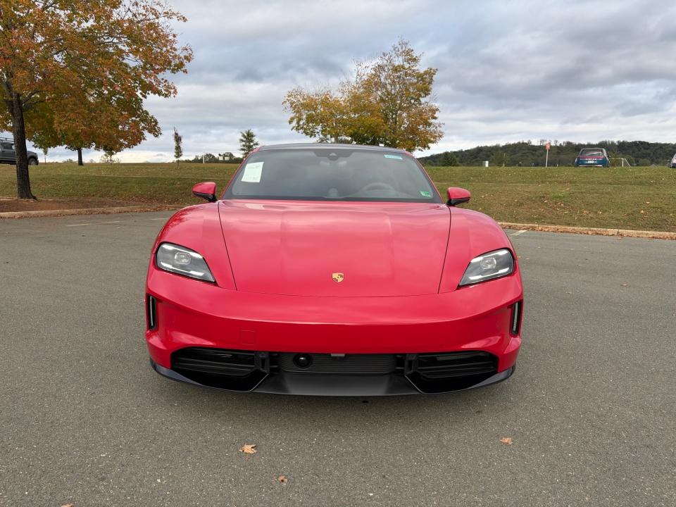 2025 Porsche Taycan GTS - Photo 10