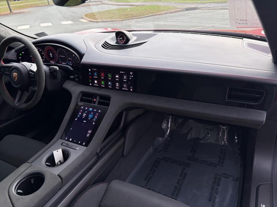 2025 Porsche Taycan GTS - Photo 18