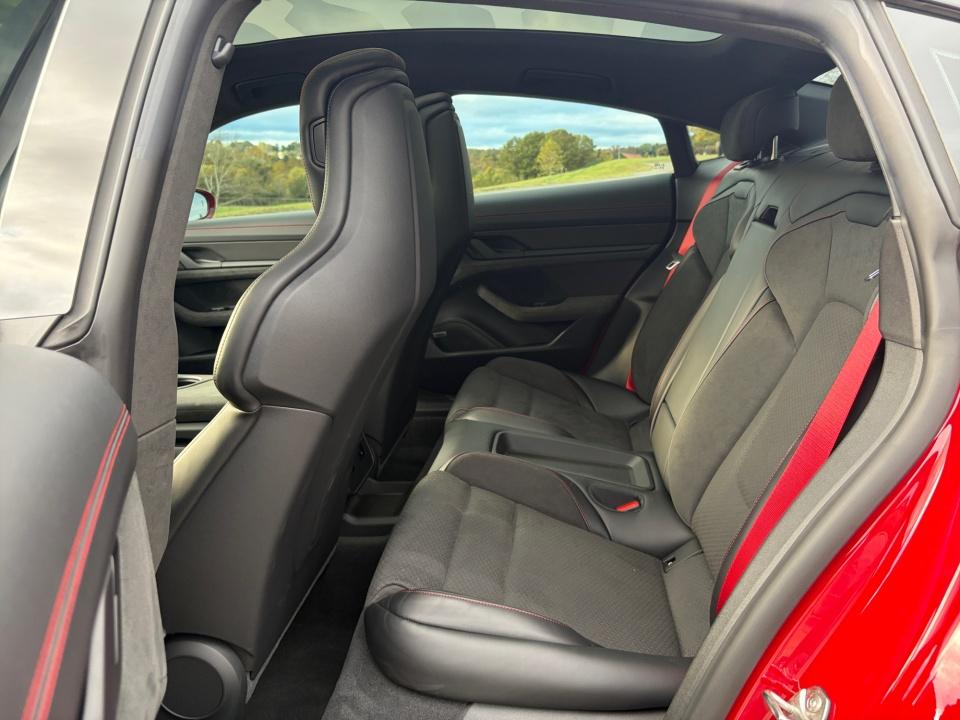 2025 Porsche Taycan GTS - Photo 20