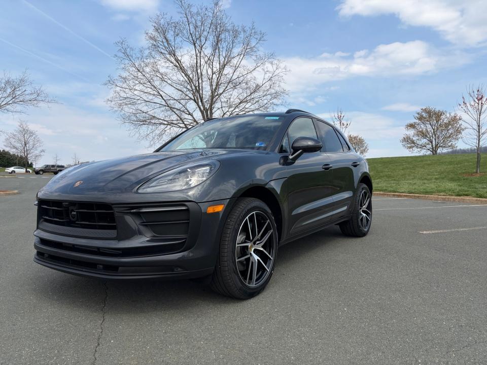 2026 Porsche Macan Base - Photo 1