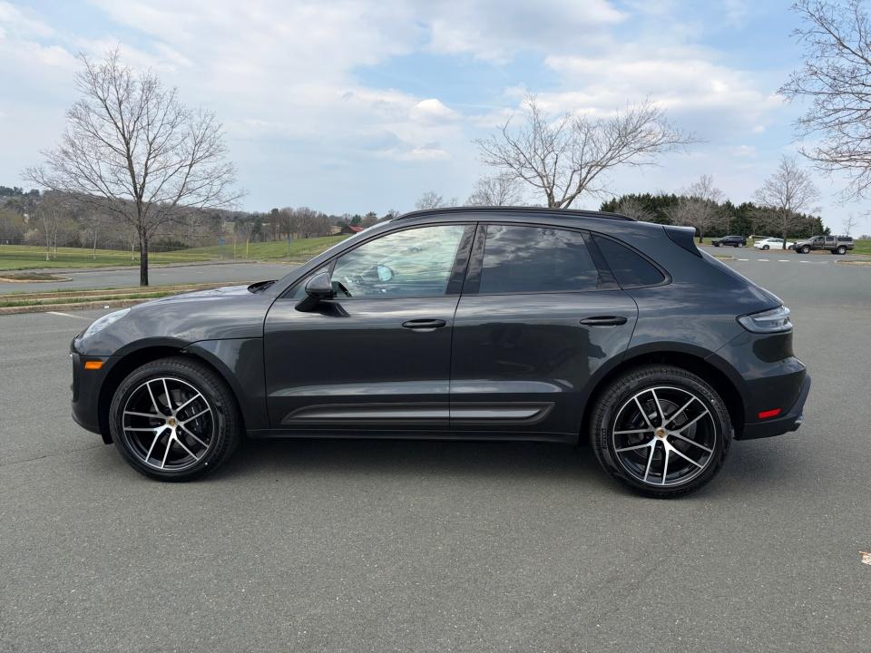 2026 Porsche Macan Base - Photo 2