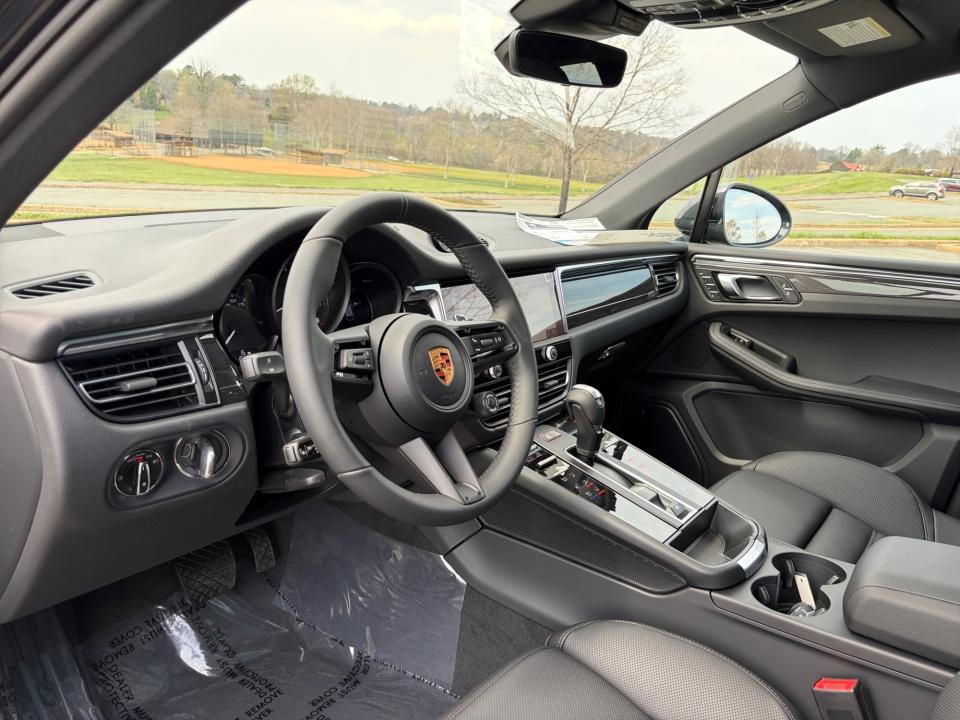 2026 Porsche Macan Base - Photo 4