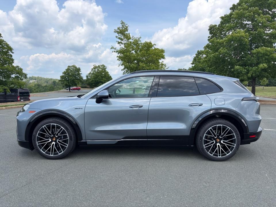 2026 Porsche Cayenne Base - Photo 2