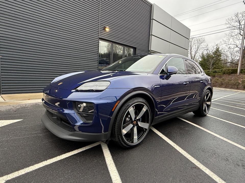 2025 Porsche Macan S - Photo 1