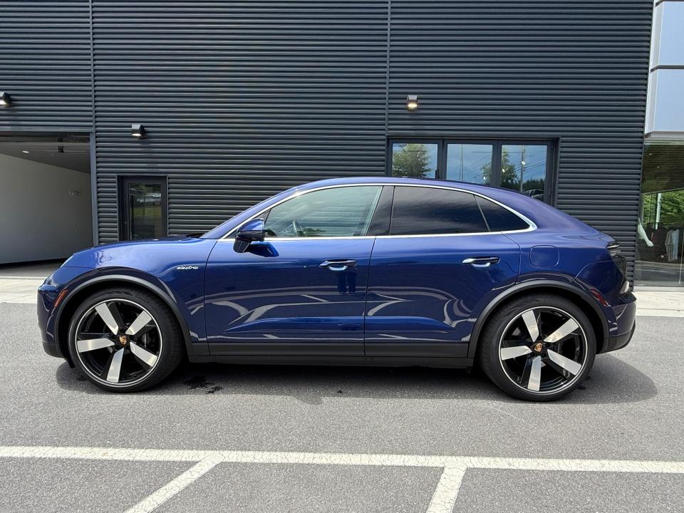 2025 Porsche Macan S - Photo 2