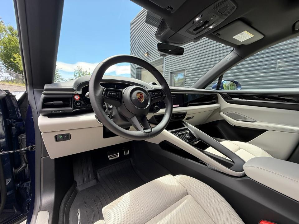 2025 Porsche Macan S - Photo 4