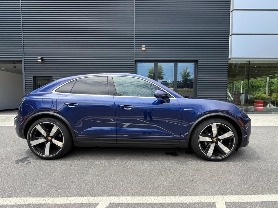 2025 Porsche Macan S - Photo 8
