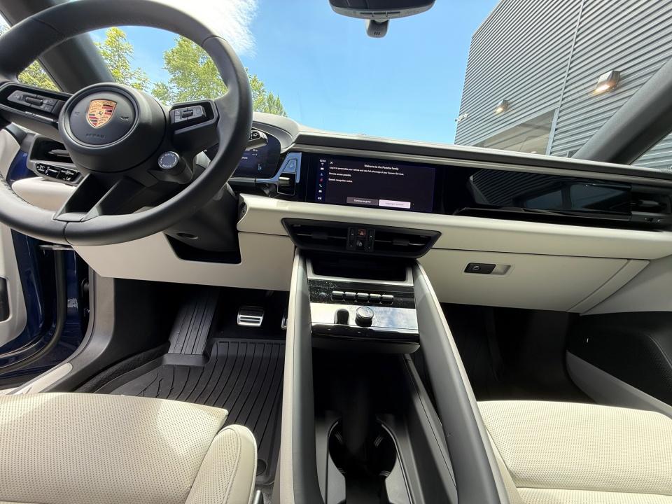 2025 Porsche Macan S - Photo 16