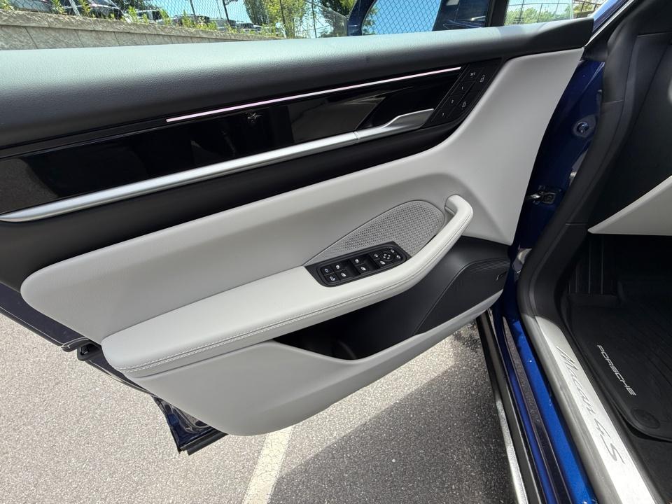 2025 Porsche Macan S - Photo 21