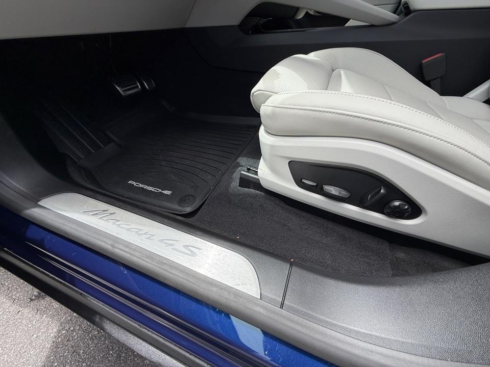 2025 Porsche Macan S - Photo 25