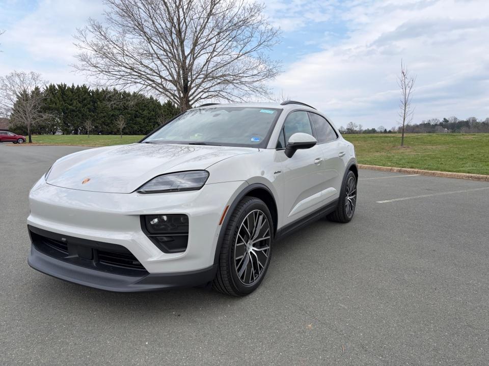 2026 Porsche Macan Base