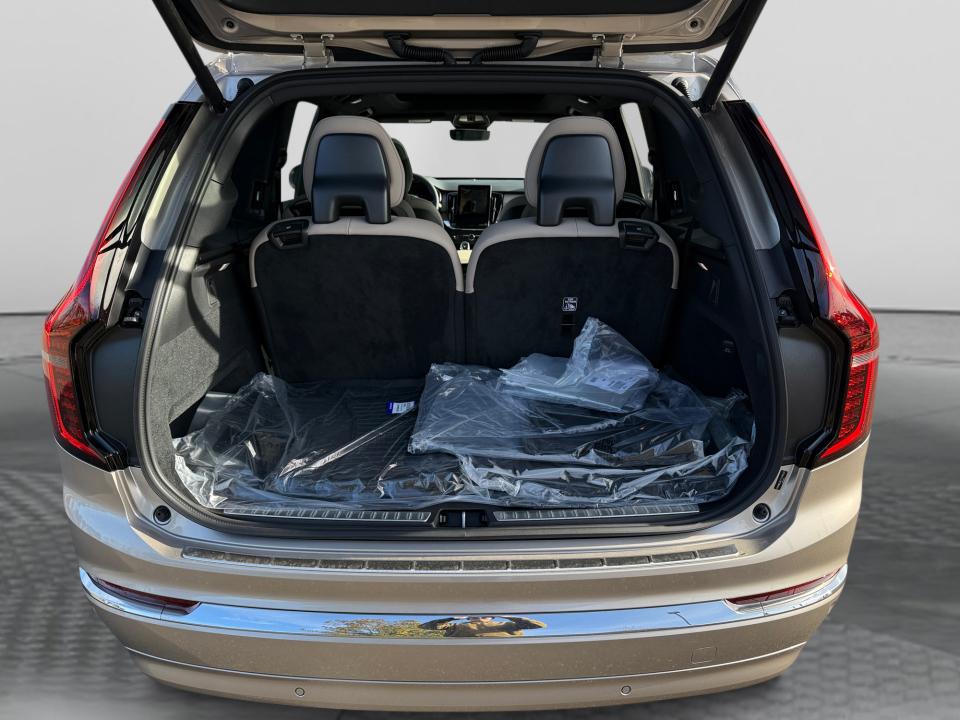 2026 Volvo XC90 Plus - Photo 3