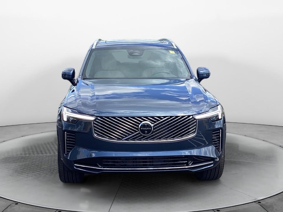 2026 Volvo XC90 Plus - Photo 2