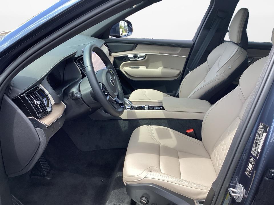 2026 Volvo XC90 Plus - Photo 3