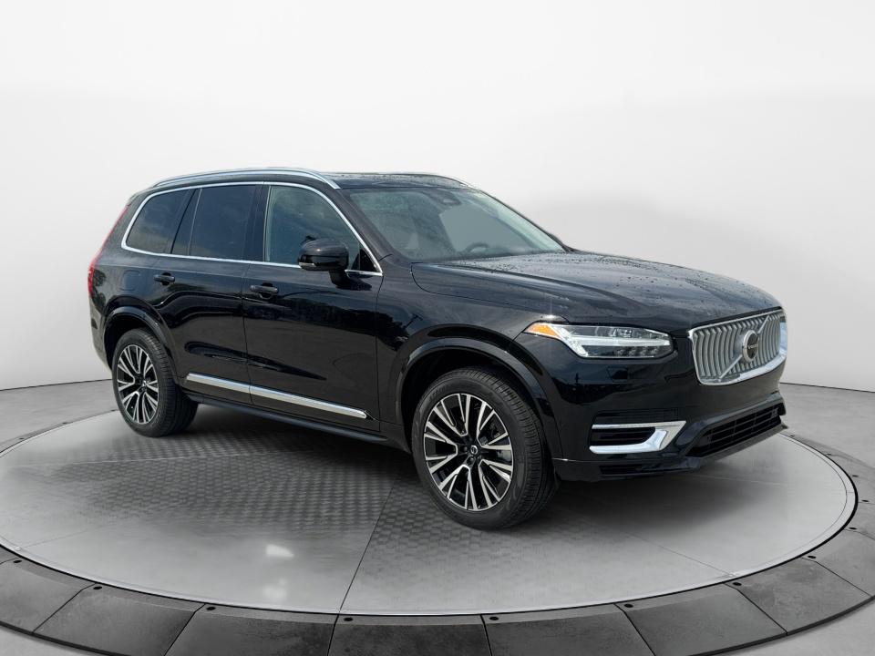 2025 Volvo XC90 Plus's photo