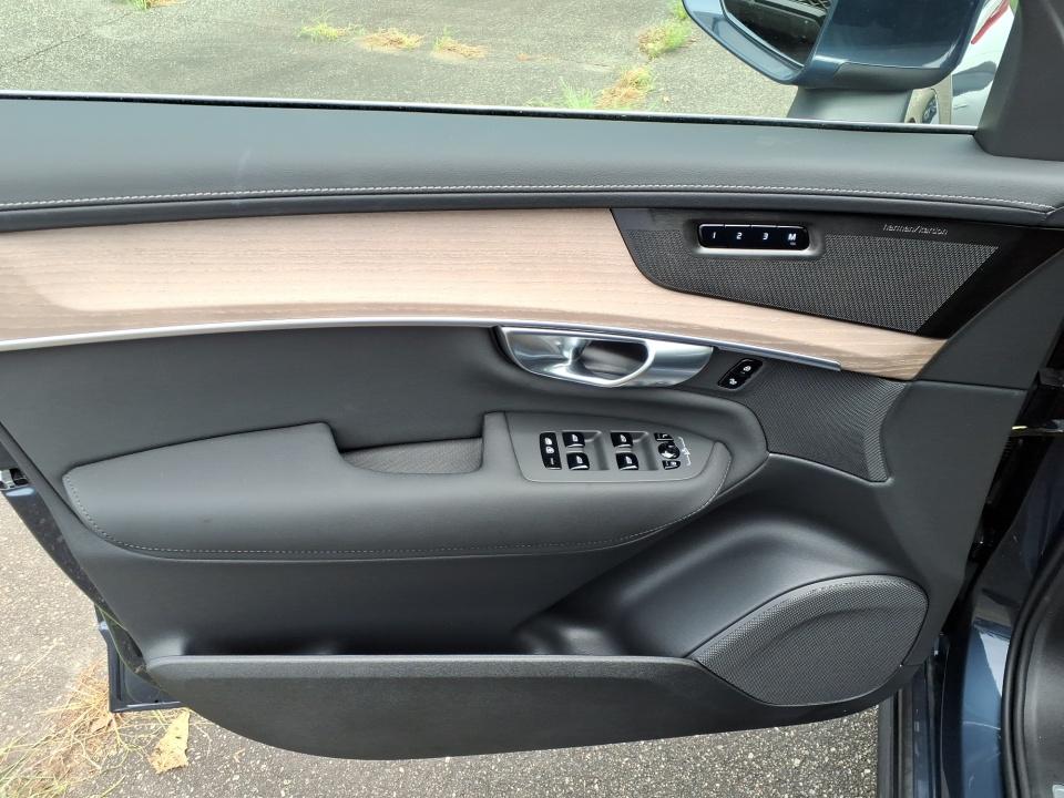 2026 Volvo XC90 Plus - Photo 13