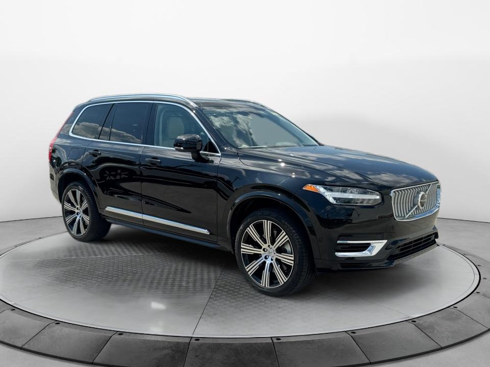 2025 Volvo XC90 Plus's photo