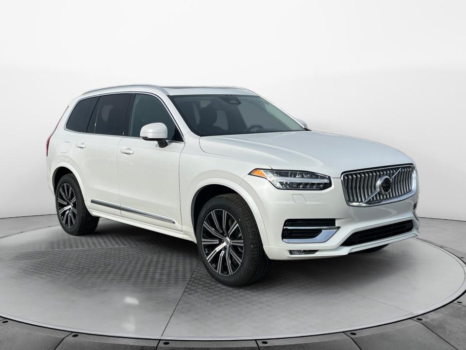 2025 Volvo XC90 Core's photo