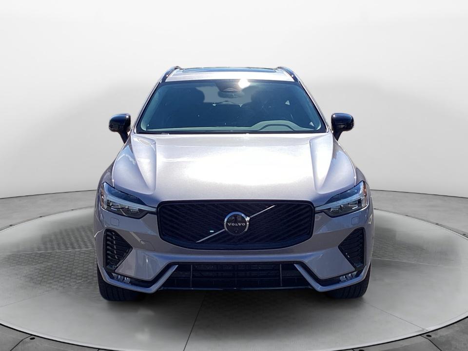 2026 Volvo XC60 Plus - Photo 2