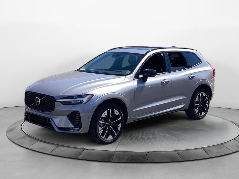 2026 Volvo XC60 Plus - Photo 4